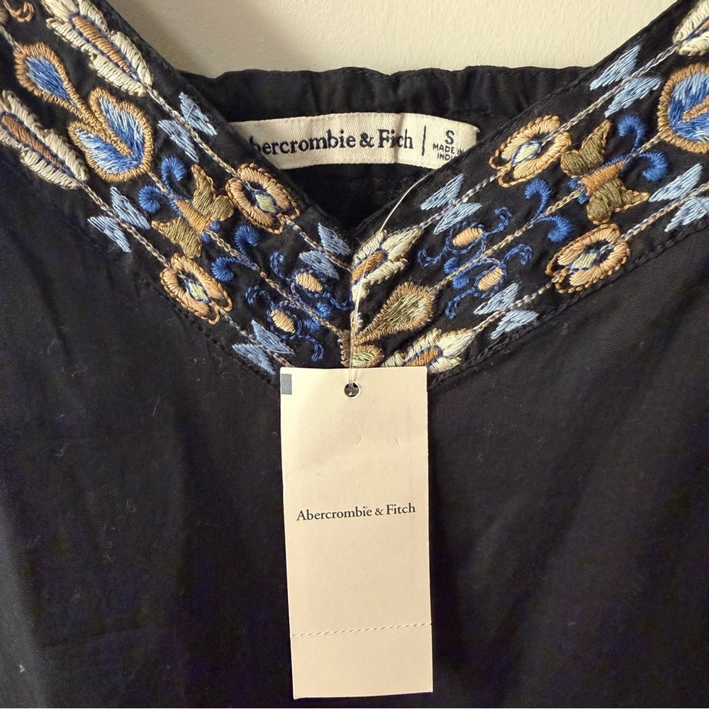 Abercrombie & Fitch V-Neck Flowy Mini Skort - Picture 7 of 8